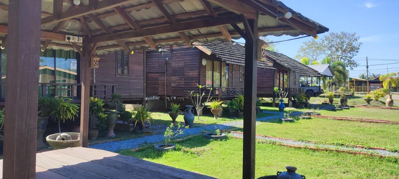 Tamteh Homestay Ayer Hitam Exterior photo