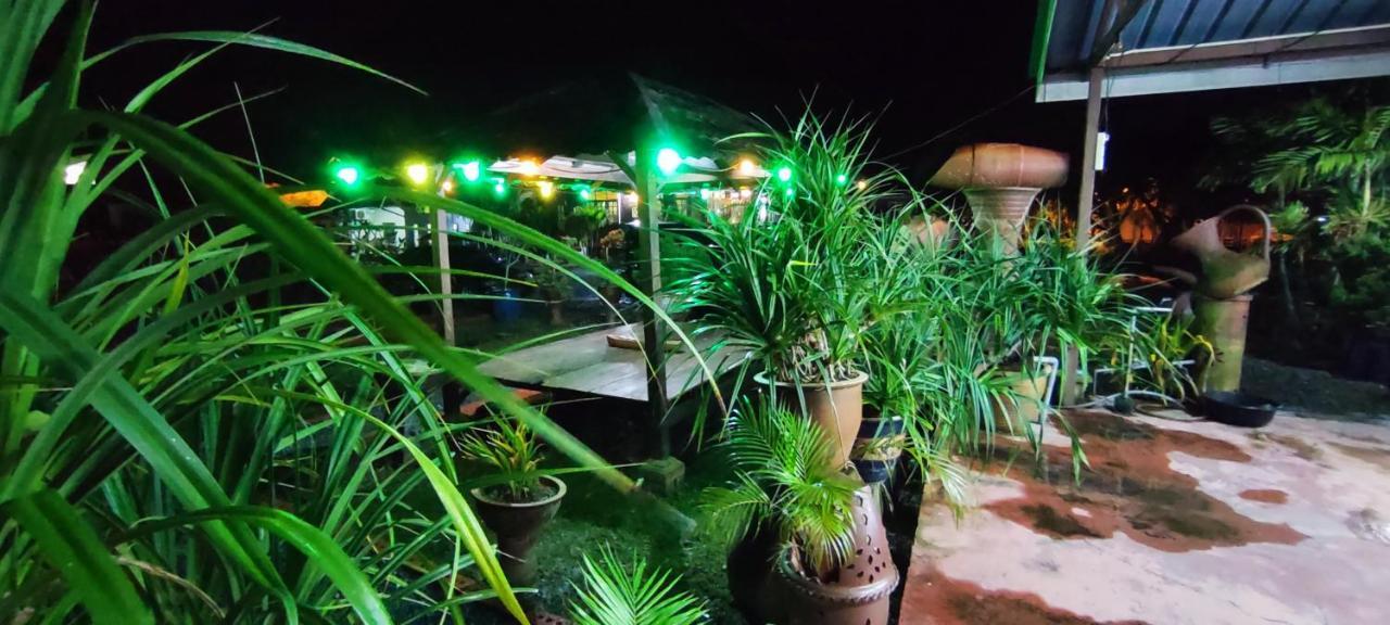 Tamteh Homestay Ayer Hitam Exterior photo