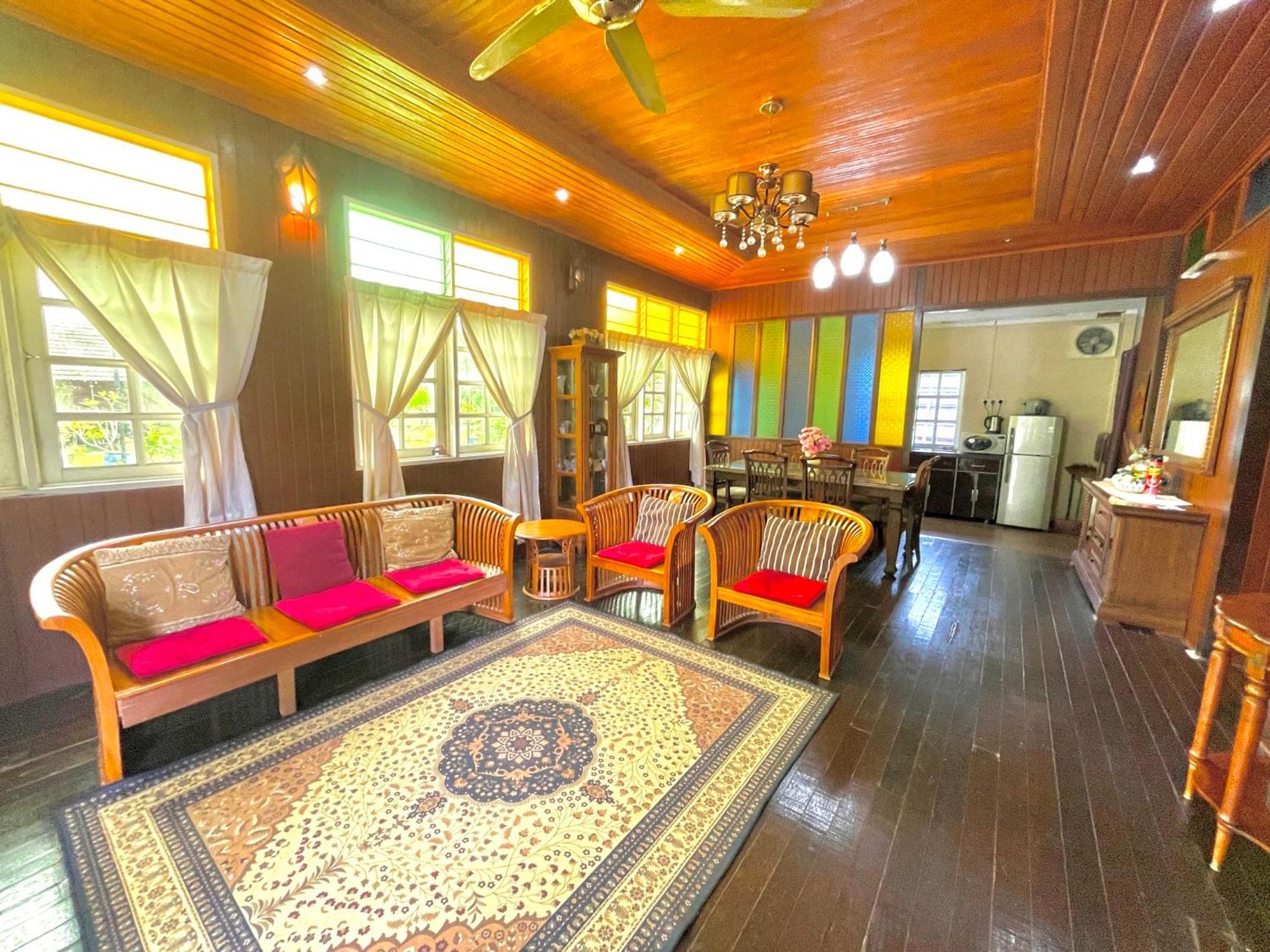 Tamteh Homestay Ayer Hitam Exterior photo