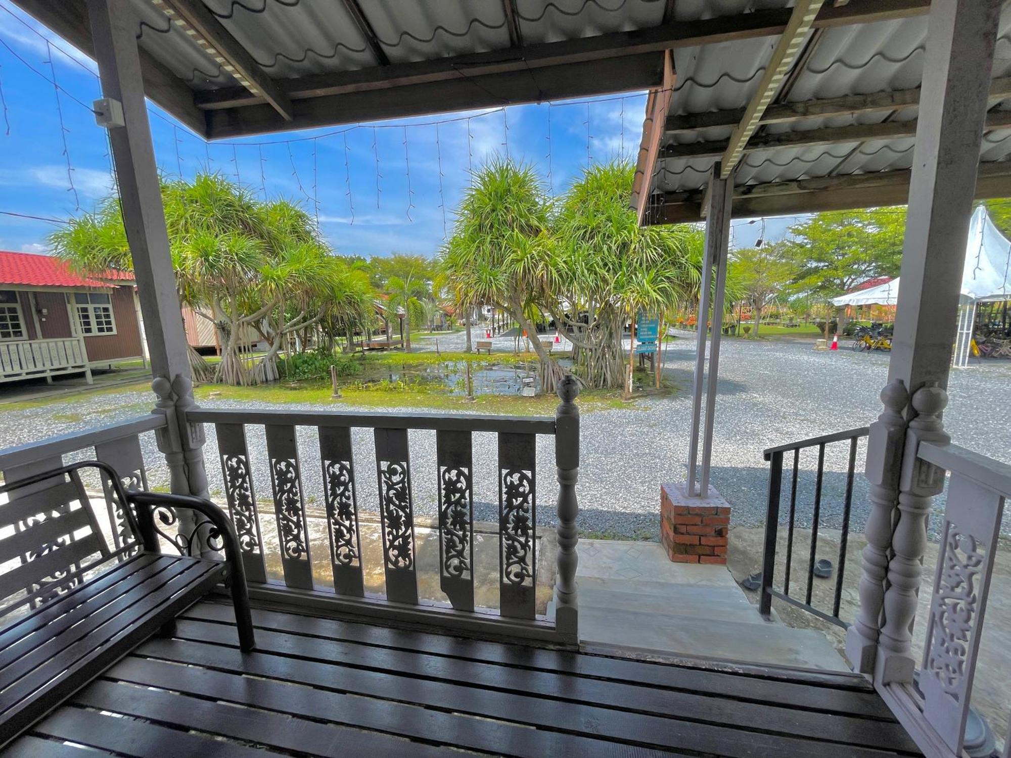 Tamteh Homestay Ayer Hitam Exterior photo