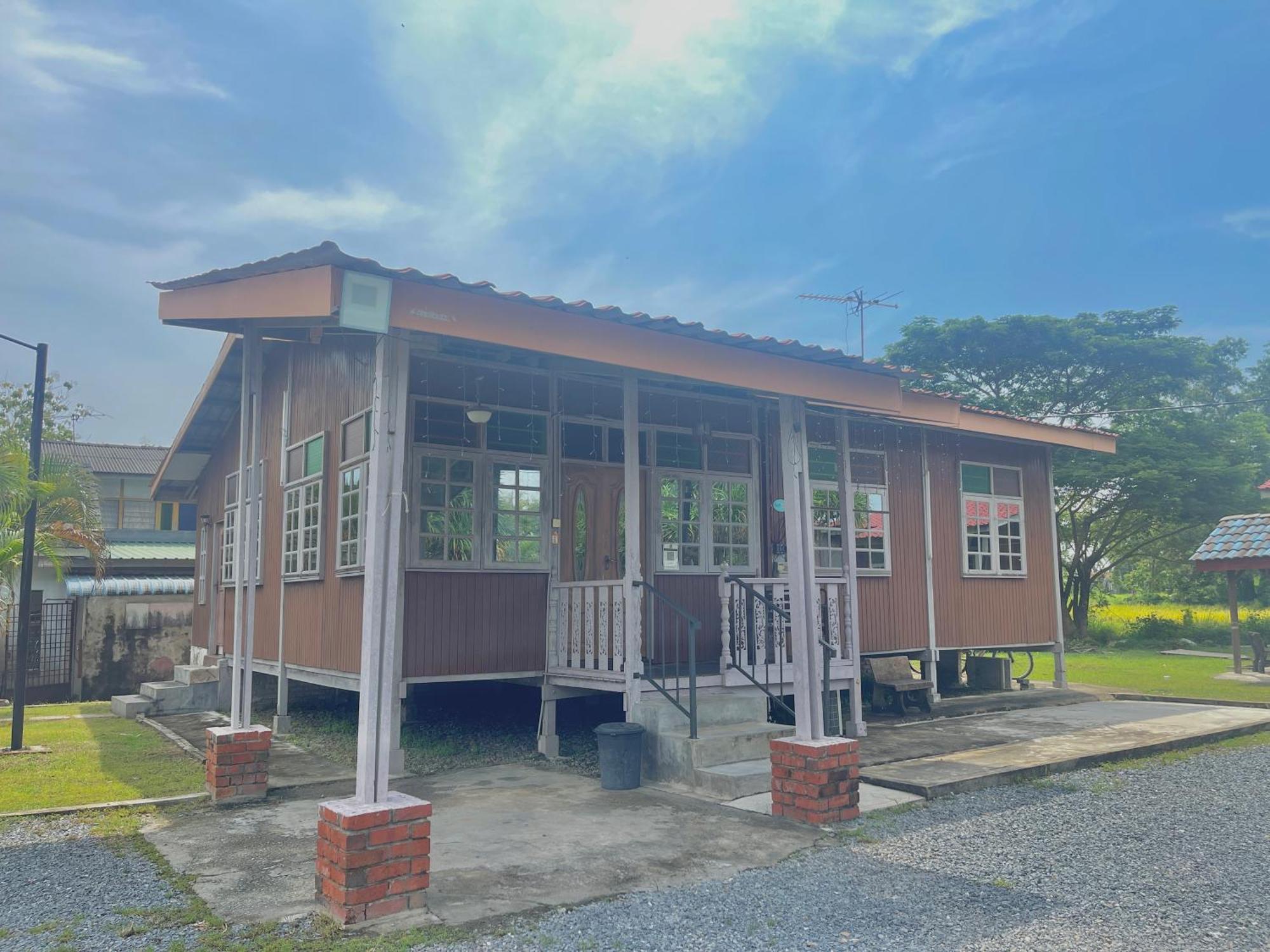 Tamteh Homestay Ayer Hitam Exterior photo