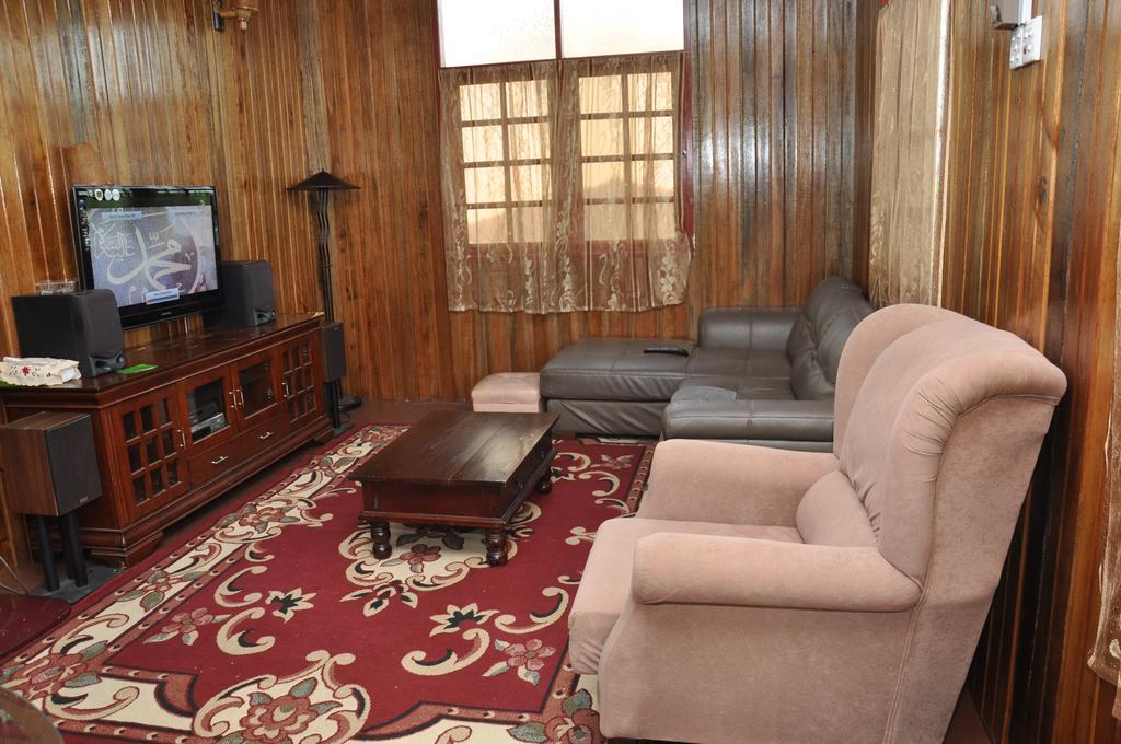 Tamteh Homestay Ayer Hitam Room photo