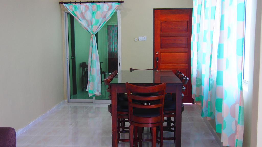 Tamteh Homestay Ayer Hitam Exterior photo