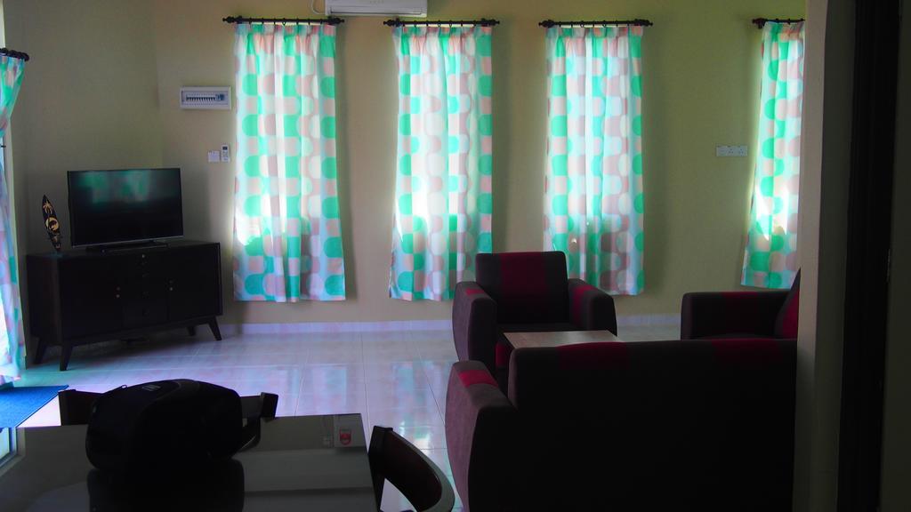 Tamteh Homestay Ayer Hitam Exterior photo